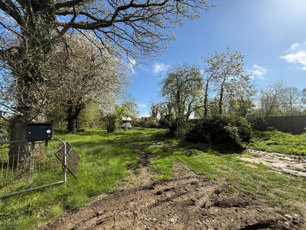Lot: 33 - FREEHOLD LAND - View of land